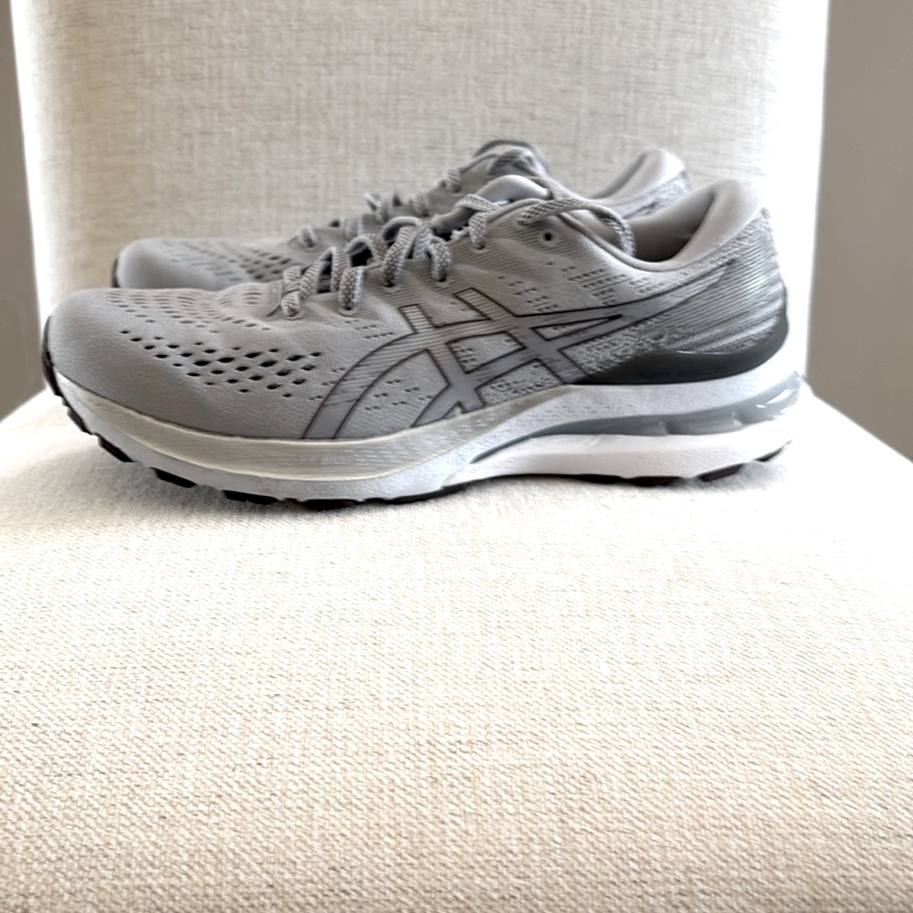 ASICS Gel-Kayano 28. 8 1/2 Wide. Gray/Purple. Worn Once.